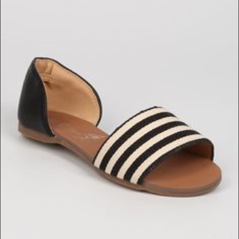 Black and white slip on sandals❤️❤️❤️